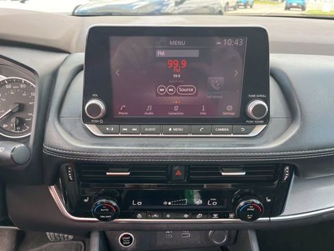 Used 2021 Nissan Rogue SV w/ Premium Package image 21