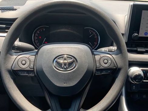 Used 2025 Toyota RAV4 XLE AWD/4WD image 15