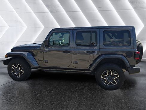 Used 2025 Jeep Wrangler Unlimited Sahara AWD/4WD image 8