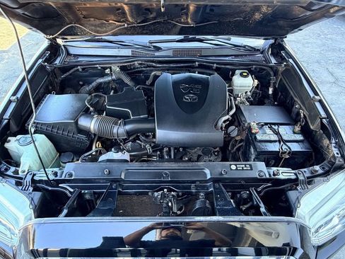 Used 2019 Toyota Tacoma TRD Off-Road image 40