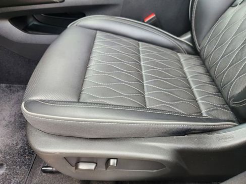 Used 2023 Buick Envision Avenir FWD image 23
