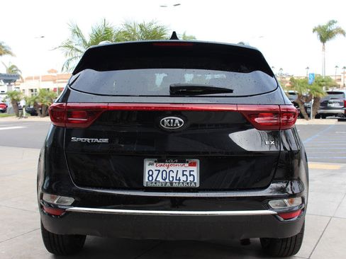 Certified 2022 Kia Sportage EX w/ EX Technology Package image 8