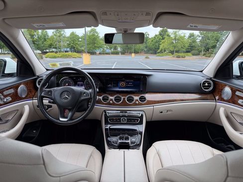 Used 2018 Mercedes-Benz E 300 4MATIC image 26