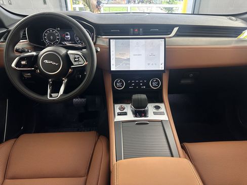 Used 2026 Jaguar F-PACE R-Dynamic S AWD/4WD image 13