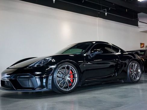 Used 2020 Porsche 718 Cayman GT4 RWD image 3