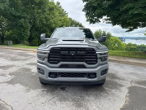 Used 2025 RAM 2500 Laramie AWD/4WD image 2