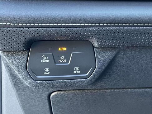 New 2026 Volkswagen Atlas Cross Sport SE FWD image 19