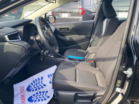 Used 2025 Toyota Corolla LE image 6