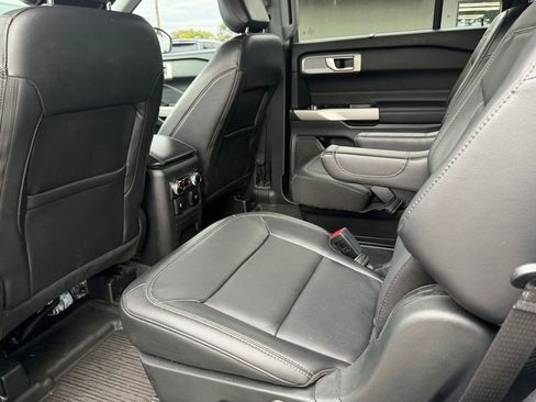 Used 2022 Ford Explorer Limited w/ Equipment Group 301A AWD/4WD image 15