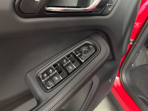 Certified 2026 Porsche Macan AWD/4WD image 18