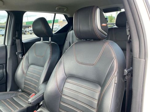 Used 2020 Nissan Kicks SR w/ SR Premium Package FWD image 11