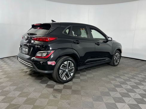 Used 2023 Hyundai Kona SE image 7