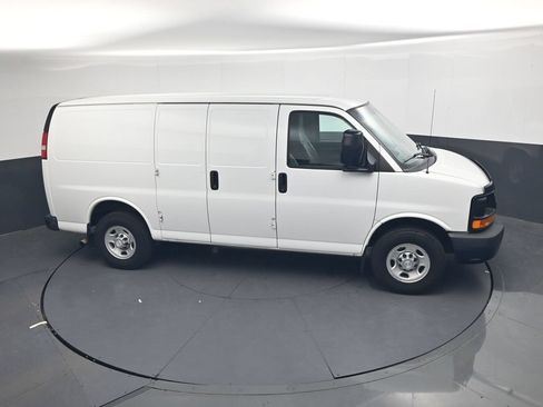 Used 2016 Chevrolet Express 2500 RWD image 36