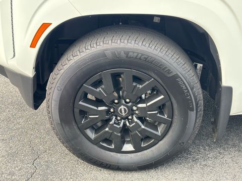 Used 2024 Nissan Frontier SV w/ SV Convenience Package RWD image 5