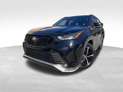 Used 2022 Toyota Highlander XSE image 9