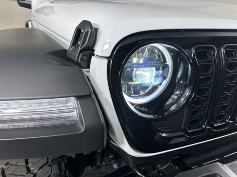 Used 2025 Jeep Wrangler Willys image 4