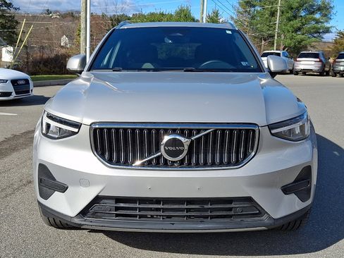 Certified 2025 Volvo XC40 B5 Core image 2