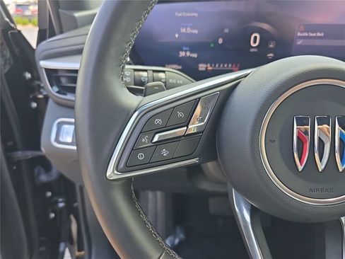 Used 2025 Buick Enclave Preferred FWD image 33
