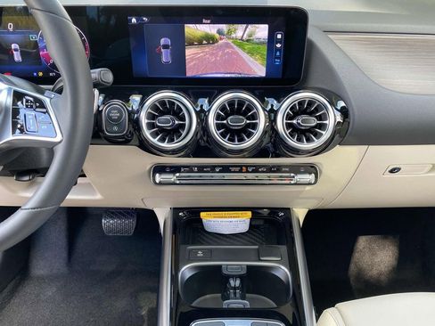 Certified 2025 Mercedes-Benz GLA 250 image 35