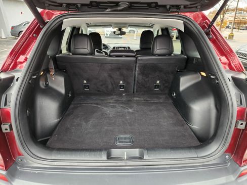 Used 2019 Jeep Cherokee Limited image 18