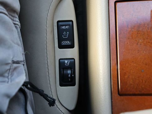 Used 2004 INFINITI Q45 Premium image 32