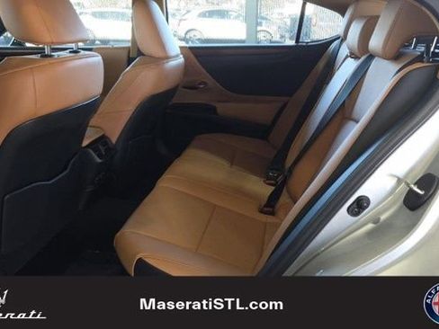 Used 2024 Lexus ES 300h w/ Premium Package image 4