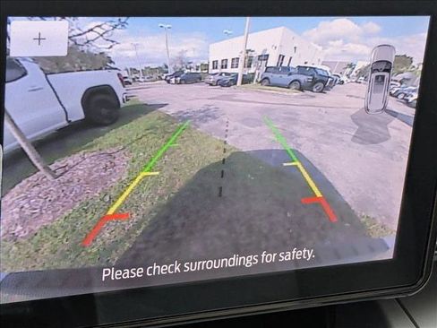 Used 2023 Ford Explorer XLT image 12