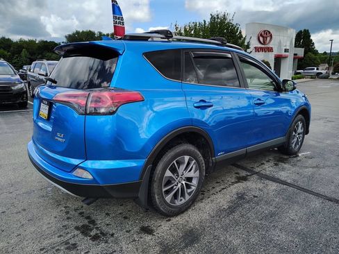 Used 2018 Toyota RAV4 XLE AWD/4WD image 6