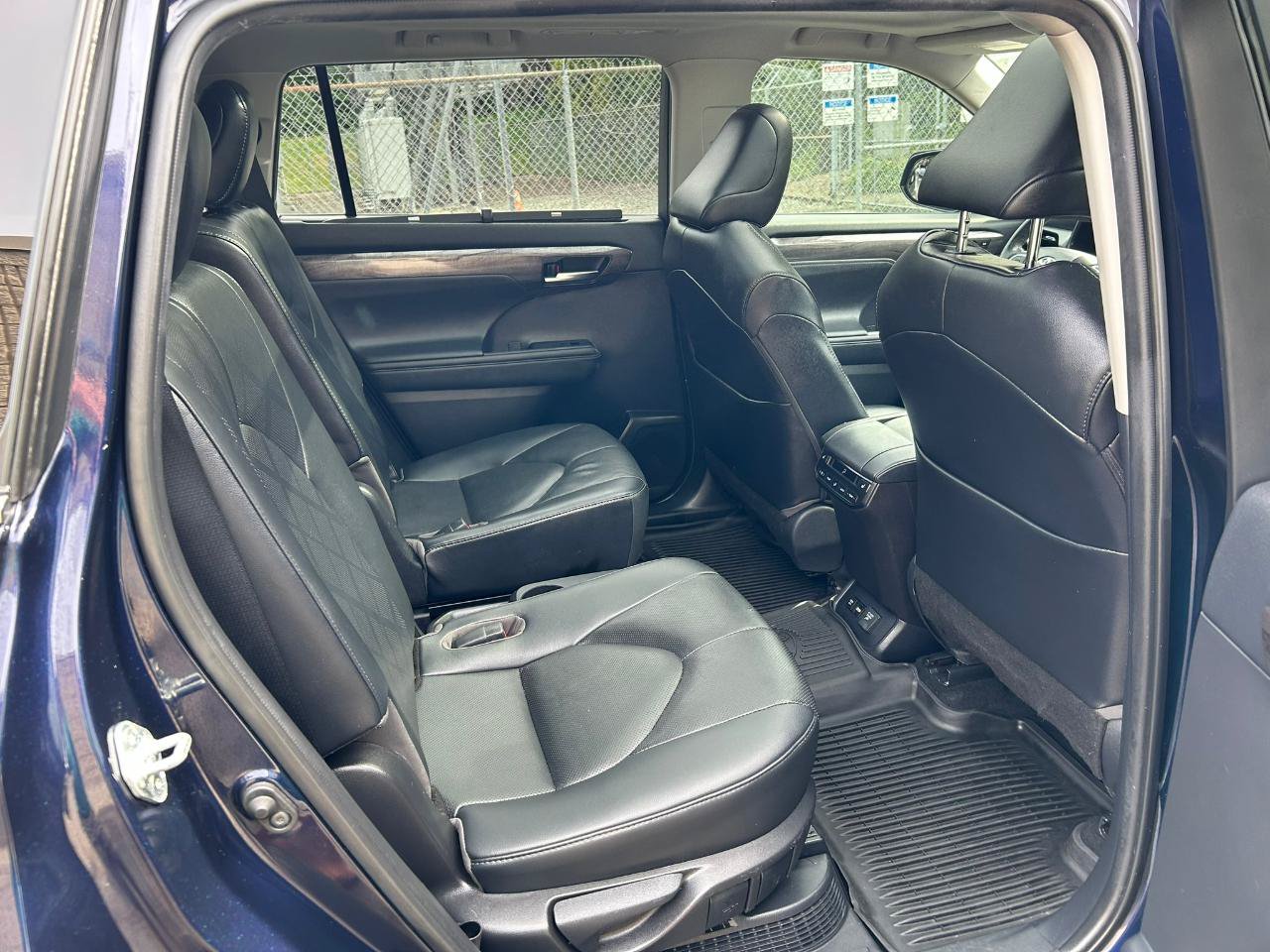 Used 2021 Toyota Highlander Platinum FWD image 17