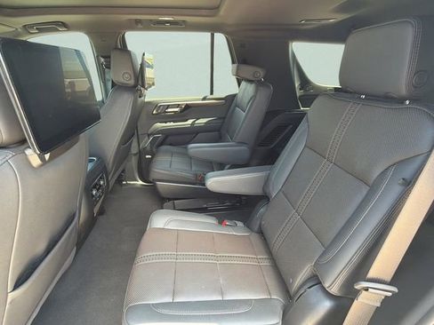 Used 2025 Chevrolet Tahoe High Country AWD/4WD image 18