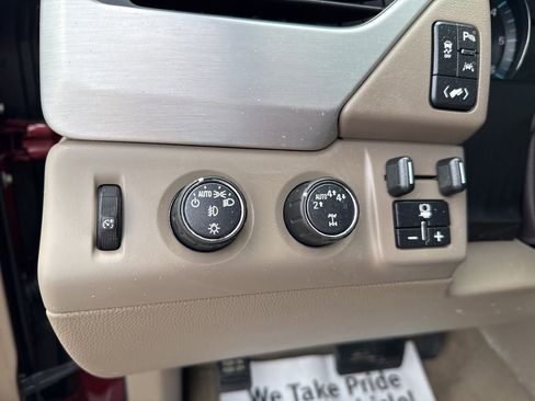 Used 2019 GMC Yukon XL SLT w/ Premium Edition AWD/4WD image 16