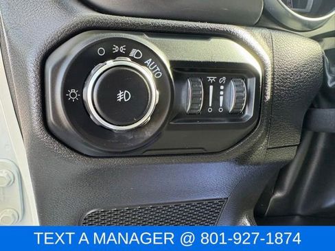 Used 2022 Jeep Wrangler Unlimited Sahara AWD/4WD image 18