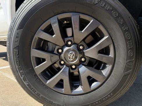 Certified 2022 Toyota Tacoma SR5 image 10