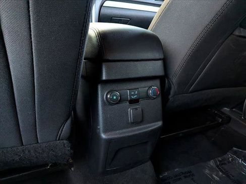 Used 2017 Ford Explorer XLT FWD image 25