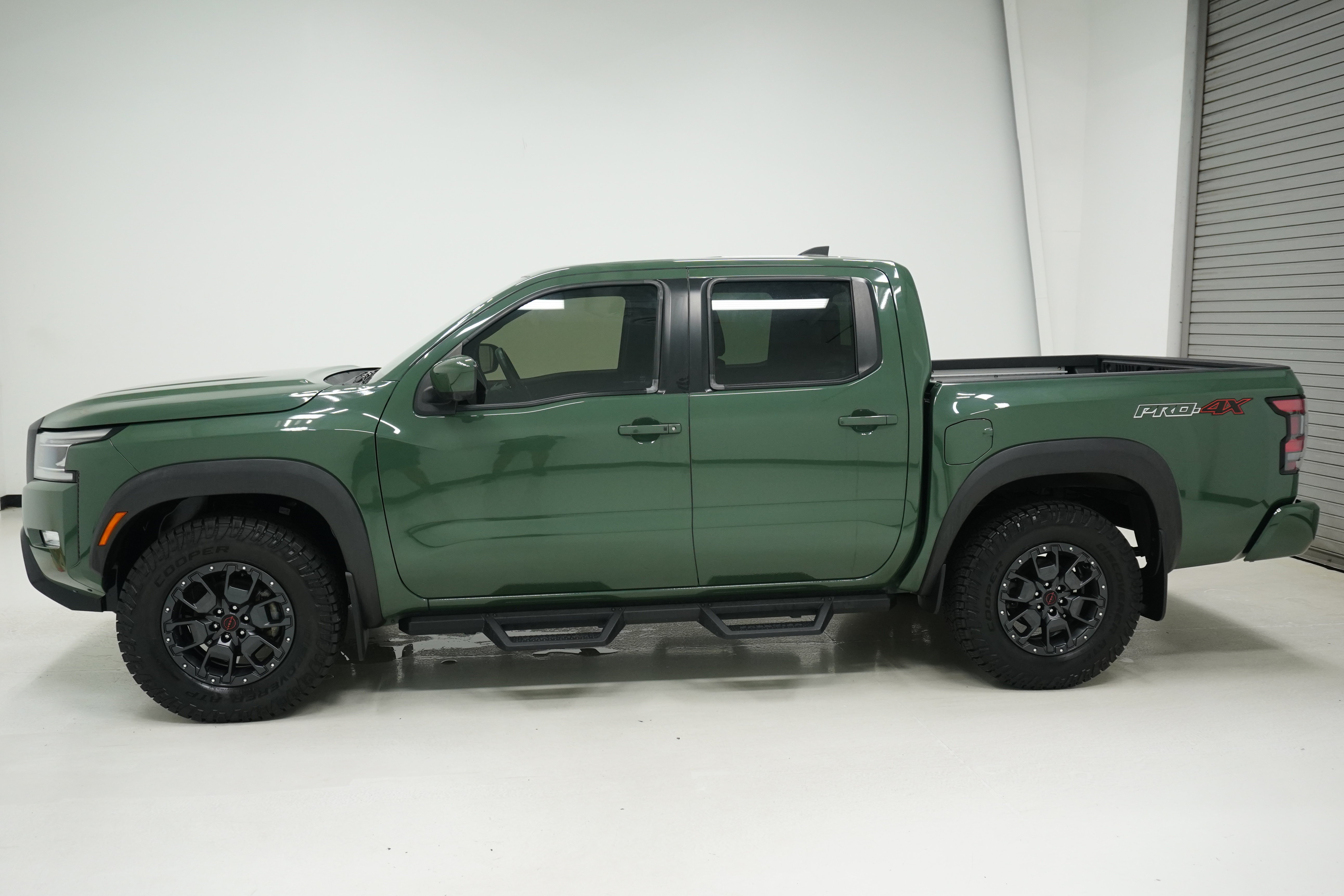 Used 2023 Nissan Frontier PRO-4X w/ Pro-4X Premium Package AWD/4WD image 6