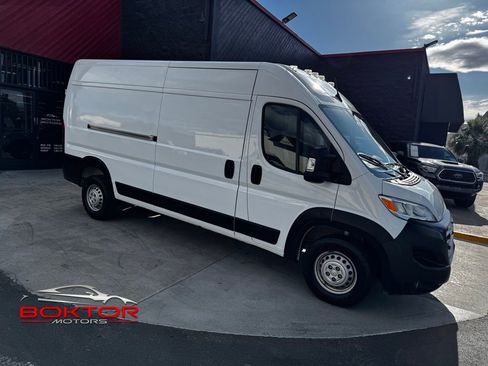 Used 2024 RAM ProMaster 2500 w/ Convenience Group FWD image 1