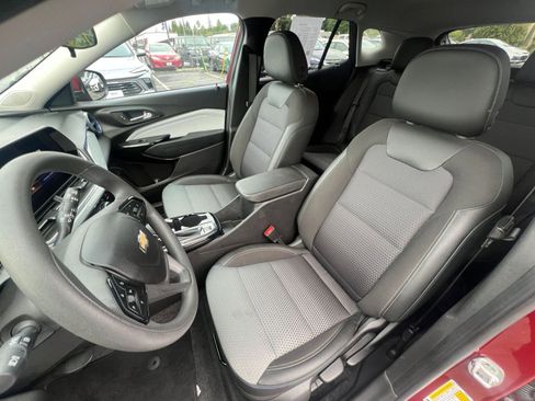 Used 2025 Chevrolet Trax LT image 36