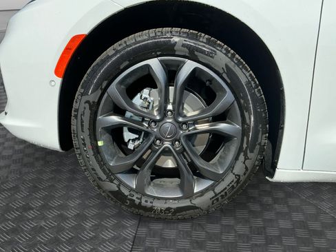 New 2026 Chrysler Pacifica Select image 15