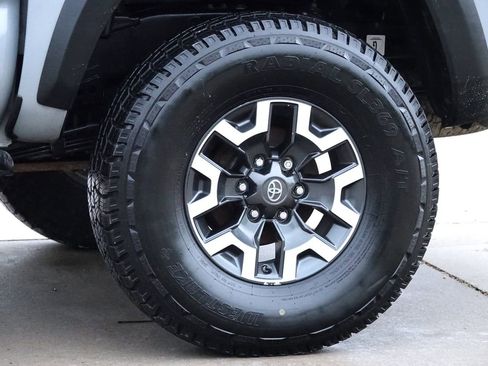 Used 2019 Toyota Tacoma TRD Off-Road w/ TRD Premium Off Road Package image 15