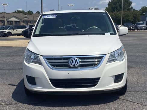 Used 2012 Volkswagen Routan SEL FWD image 7