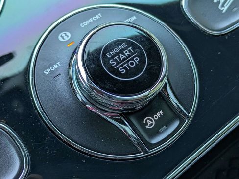 Used 2023 Bentley Bentayga Extended Wheelbase AWD/4WD image 30