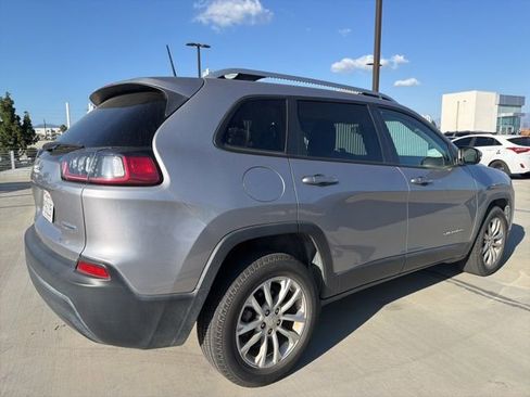 Used 2020 Jeep Cherokee Latitude image 3