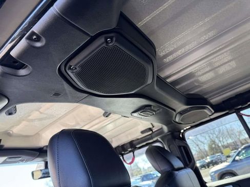 Used 2022 Jeep Gladiator Overland image 14