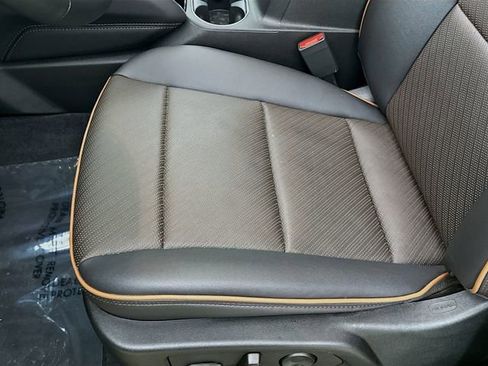 Used 2023 GMC Canyon AT4 w/ AT4 Premium Package image 21