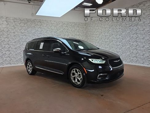 Used 2023 Chrysler Pacifica Limited image 1