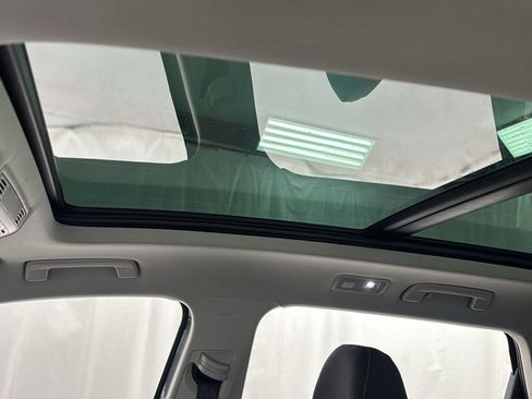 Used 2024 Volkswagen Taos SE w/ Panoramic Sunroof Package image 36