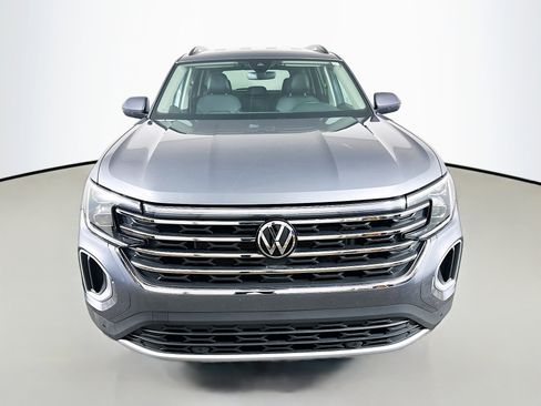 Used 2025 Volkswagen Atlas SE image 2