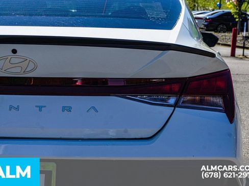 Used 2025 Hyundai Elantra Sport image 13