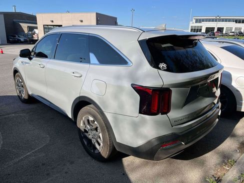 Used 2025 Kia Sorento S w/ Panoramic Sunroof Package image 3