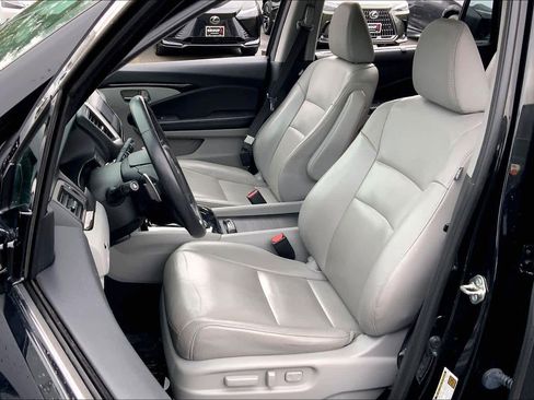 Used 2017 Honda Pilot Touring image 8